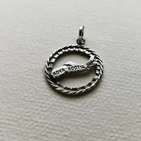 Jewelry - 925 nova Scotia pendant